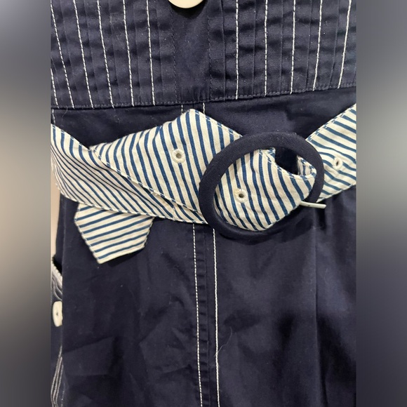 This a a beautiful sailor-style dress. Size 4. - Picture 4 of 8